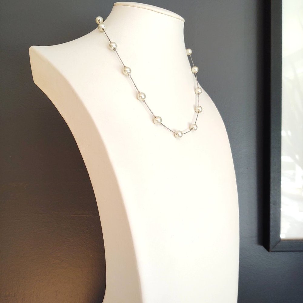 Faux pearl station necklace - Picture 3 of 11